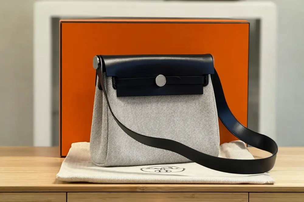 Hermès Herbag 20 – Ecru / Noir