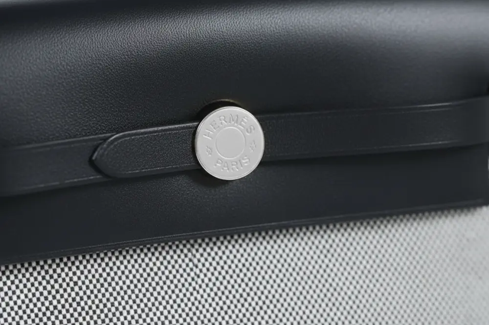 Hermès Herbag 20 – Ecru / Noir